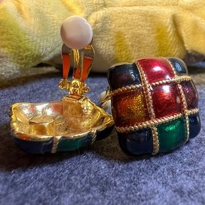 46- Premier USA metallic enamel quilted gold tone clip-on earrings,vintage